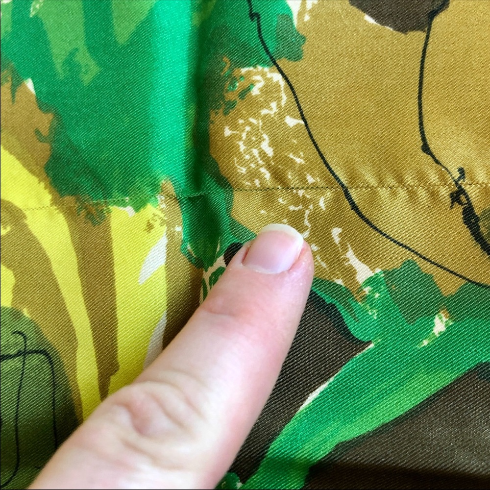 Vintage Vera Neumann square scarf, Green and Yellow hues with floral print - Picture 9 of 12